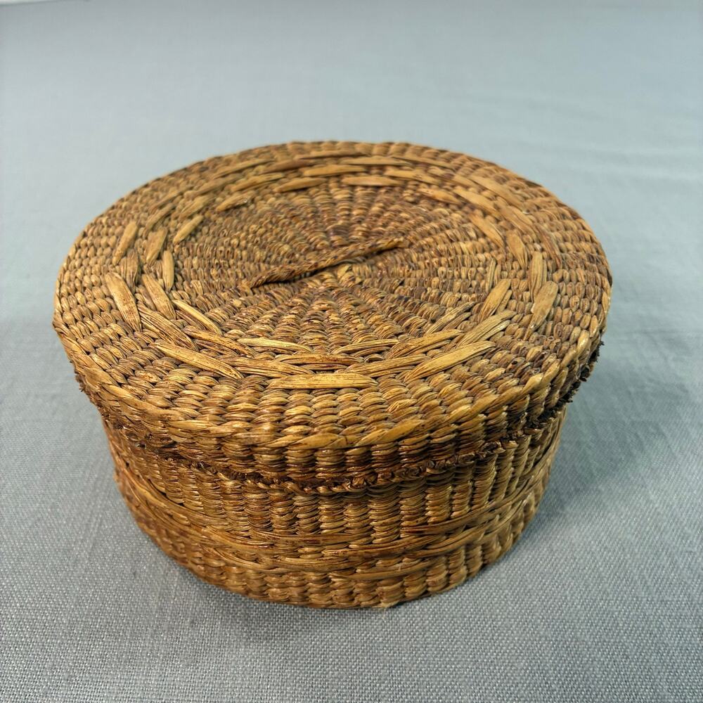 Vintage Chinese Hand Woven Lidded Basket Trinket Box 5 Inch Round Boho Decor